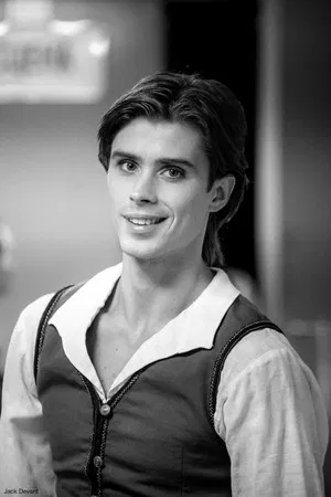 Artem Ovcharenko photo