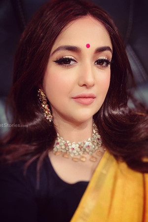 Monali Thakur photo