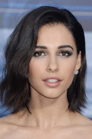 Naomi Scott photo