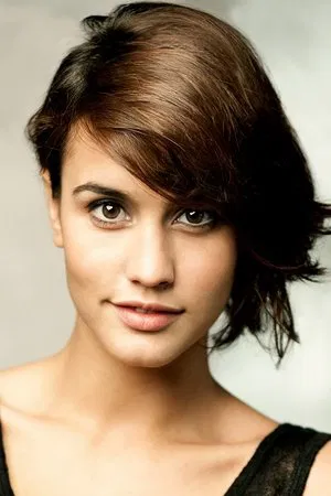 Megan Montaner photo