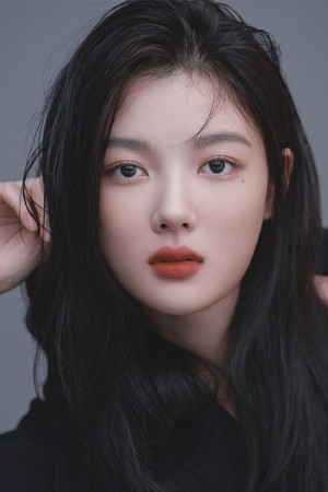 Kim Yoo-jung photo