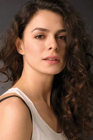 Özge Özpirinçci photo