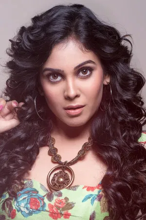 Chandhini Tamilarasan photo