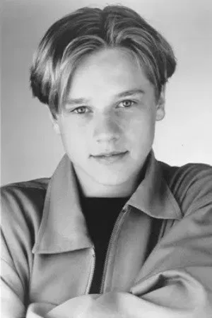 Devon Sawa photo