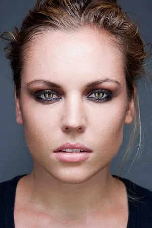 Agnes Bruckner photo