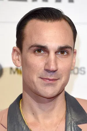 Henry Lloyd-Hughes photo