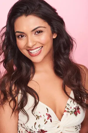 Ayushi Chhabra photo