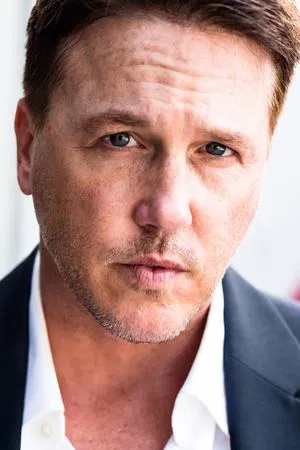 Lochlyn Munro photo