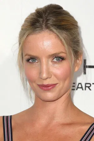 Annabelle Wallis photo