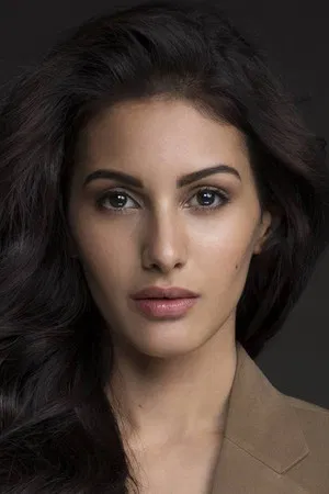 Amyra Dastur photo