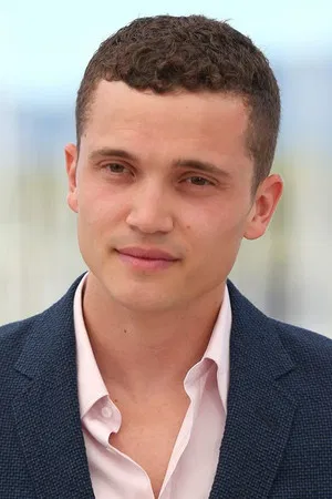 Karl Glusman photo