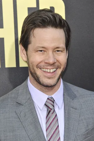 Ike Barinholtz photo