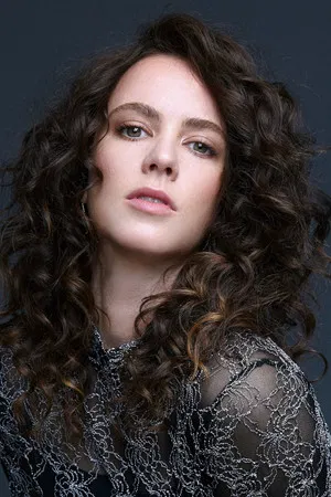 Amy Manson photo