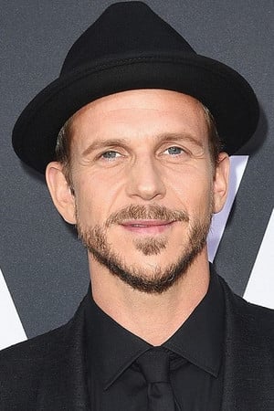 Gustaf Skarsgård photo