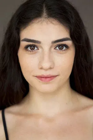 Hazar Ergüçlü photo