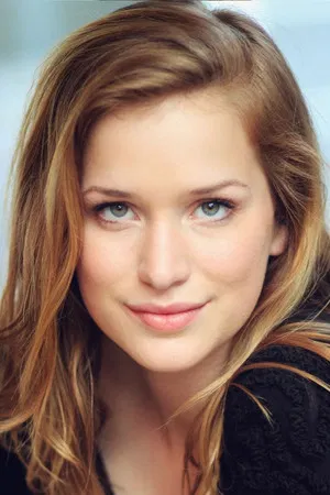 Elizabeth Lail photo