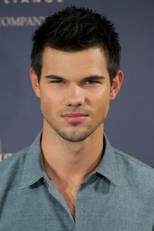Taylor Lautner photo