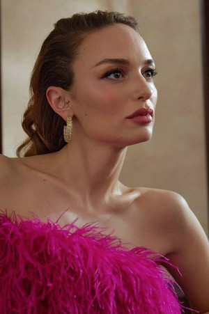 Nilperi Şahinkaya photo