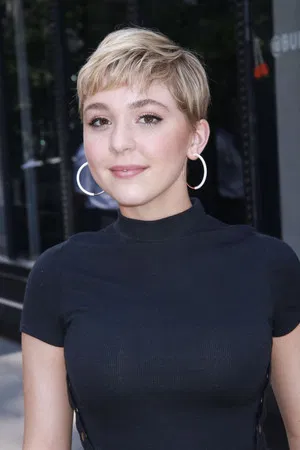 Cozi Zuehlsdorff photo