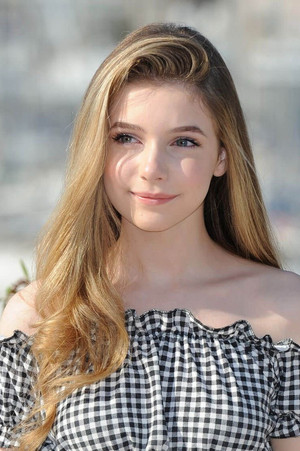 Eleanor Worthington-Cox photo