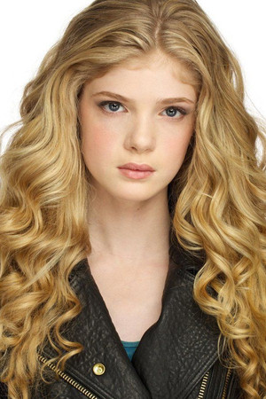 Elena Kampouris photo