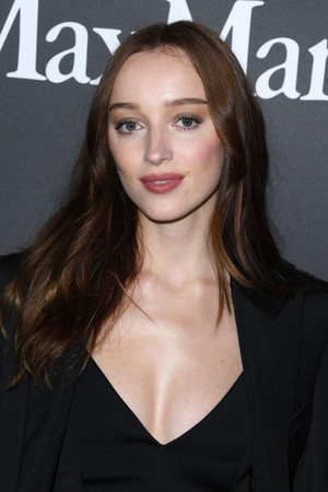 Phoebe Dynevor photo