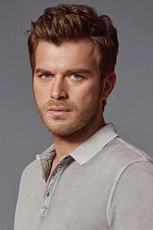 Kıvanç Tatlıtuğ photo