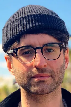 Theo James Krekis photo