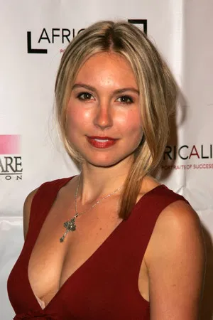 Sarah Carter photo