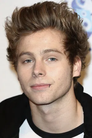 Luke Hemmings photo