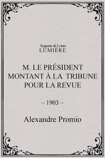 M. le président montant à la tribune pour la revue poster