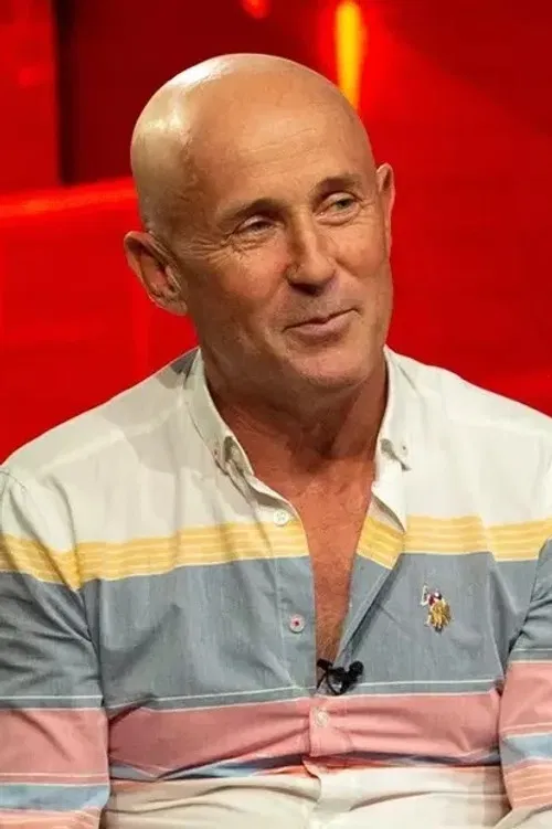 Mugur Mihăescu profile