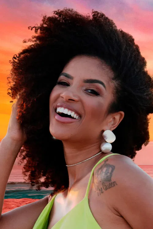 Maíra Soares profile