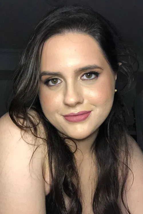 Julia Loureiro profile