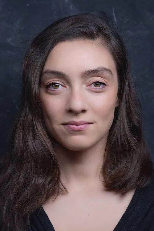 Merve Dizdar profile