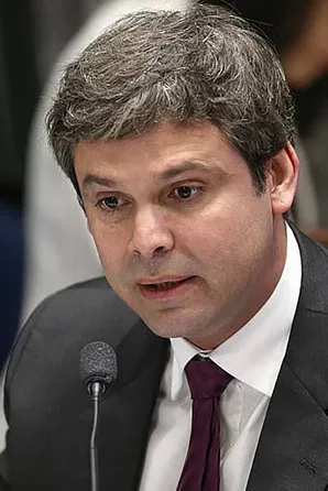 Lindbergh Farias profile