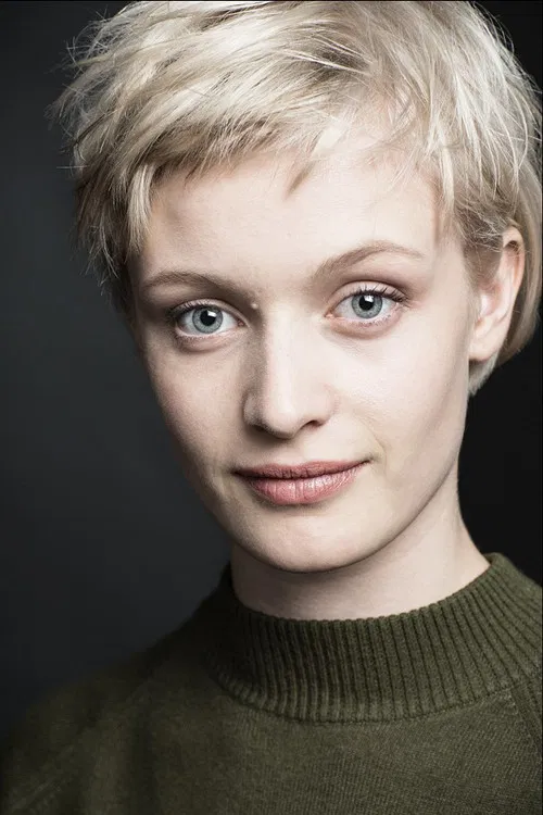 Sasha Clarke profile