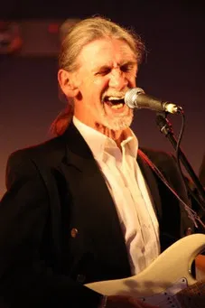 Alex Ligertwood profile