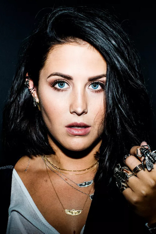 Molly Sandén profile