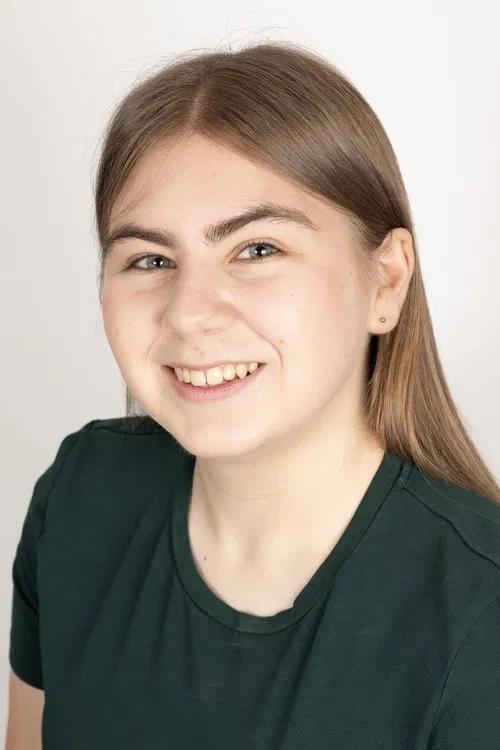 Holly Wright profile