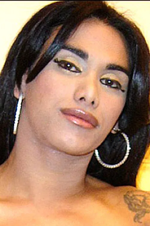 Claudia Lins profile