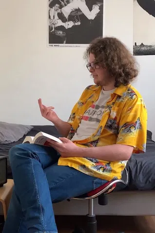 Y a-t-il un voisin pour voler l'auto? poster