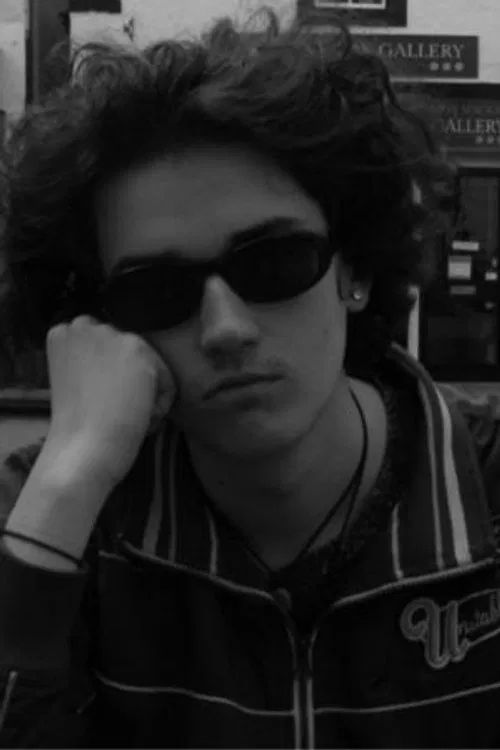 Jules Che Thurlow profile