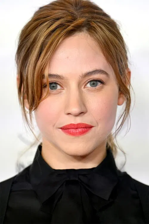 Lou de Laâge profile