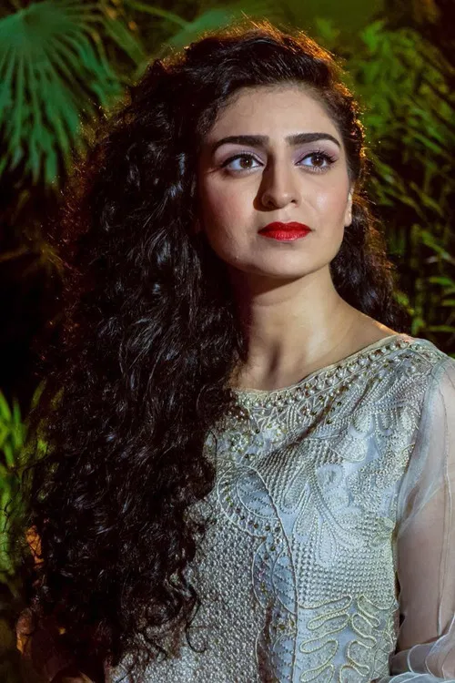 Hajra Yamin profile