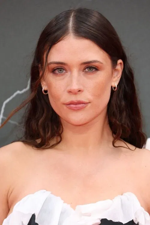 Mia Tomlinson profile