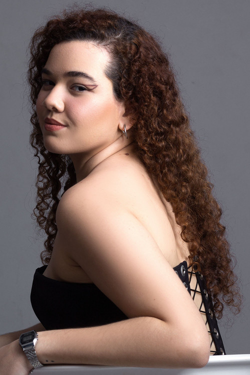 Ana Júlia Colares profile