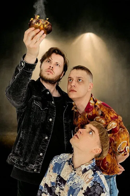 Justimus esittää: Kuuma peruna poster