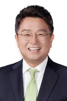 Rhee Cheol-hee profile