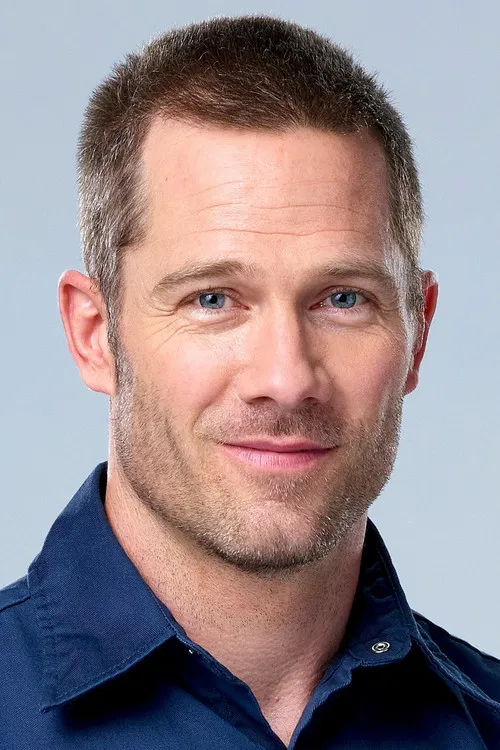 Luke Macfarlane profile